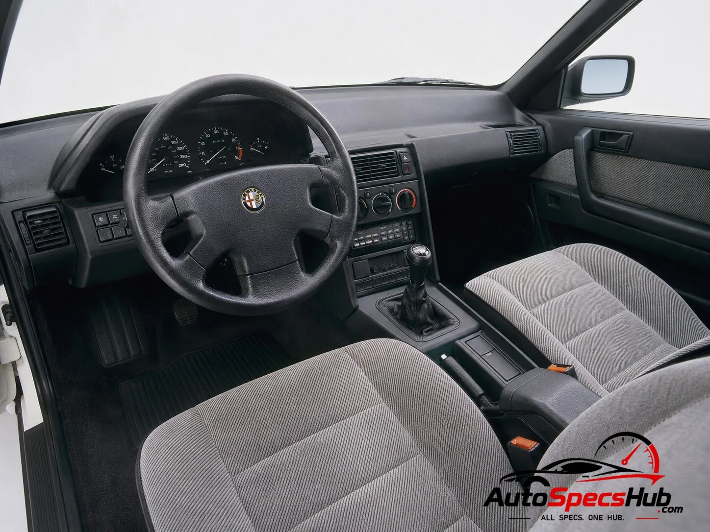 1989 Alfa Romeo 164 2.0i Turbo interior dashboard and front cabin
