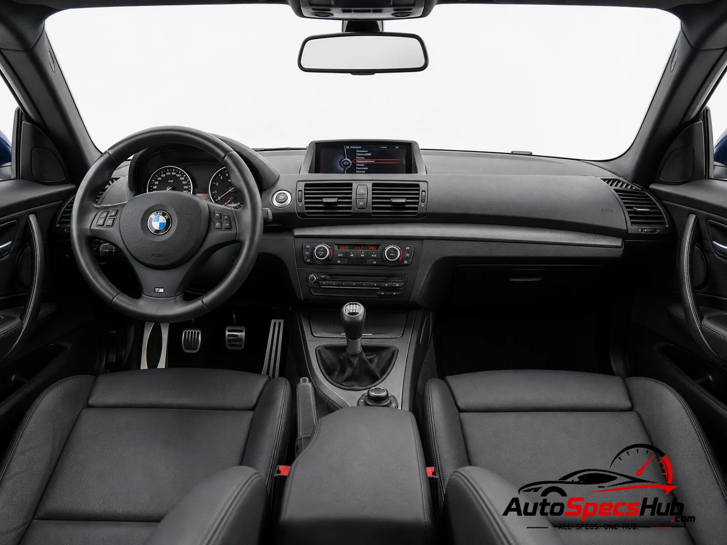 2007 BMW 135i Coupé interior dashboard and front cabin