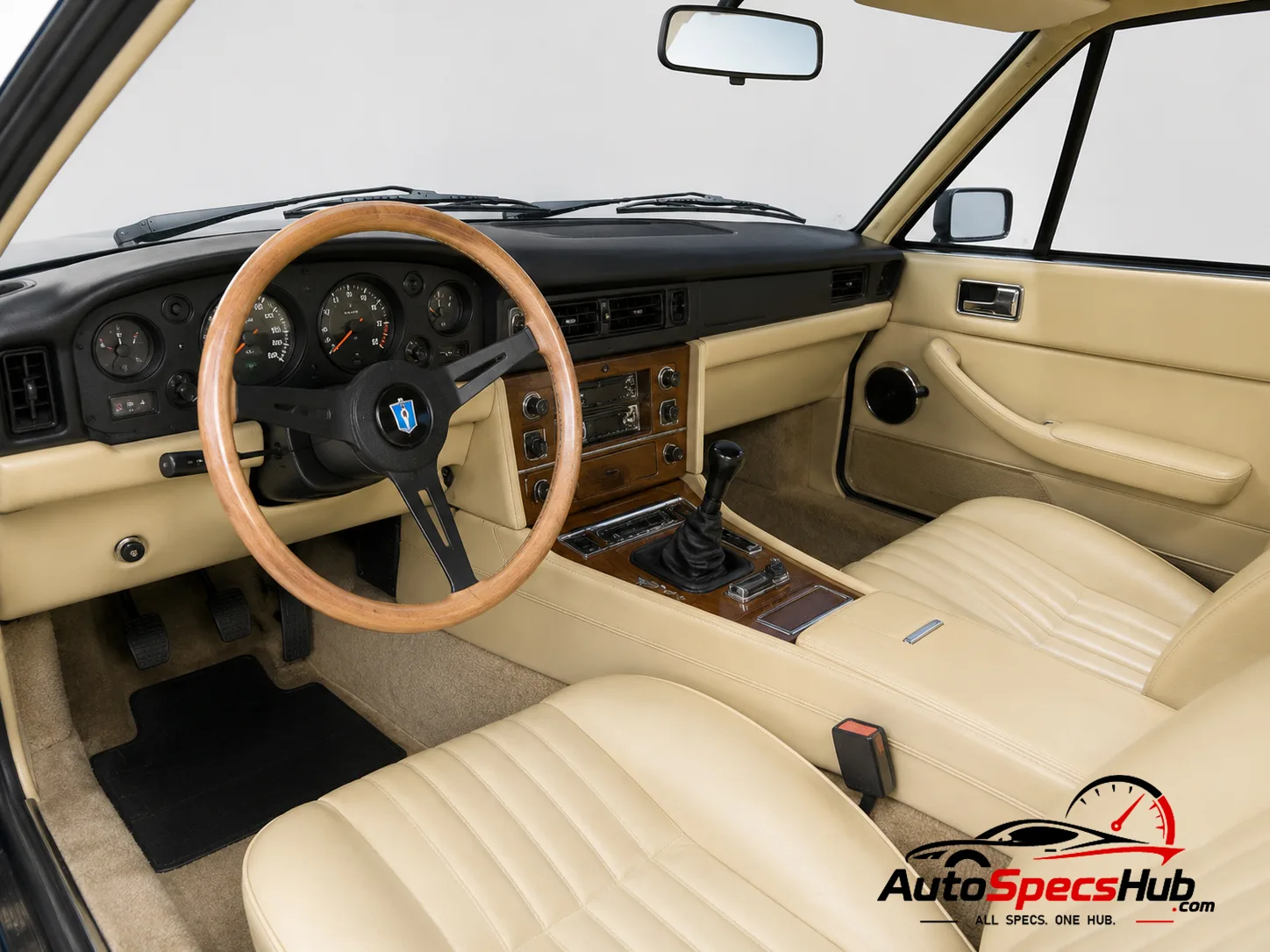 1980 De Tomaso Longchamp Spyder GTS interior dashboard and front cabin