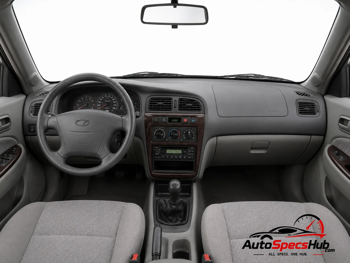 1999 Daewoo Nubira 2.0 CDX interior dashboard and front cabin