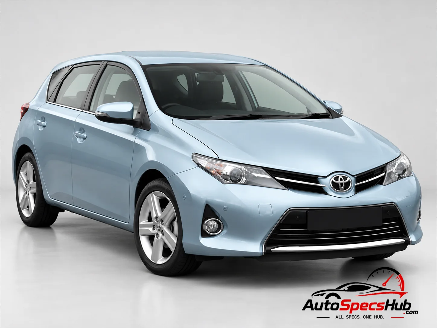 2013 Toyota Auris 1.6 front three-quarter view