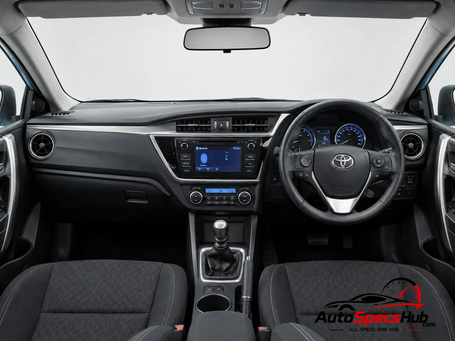 2013 Toyota Auris 1.6 interior dashboard and front cabin