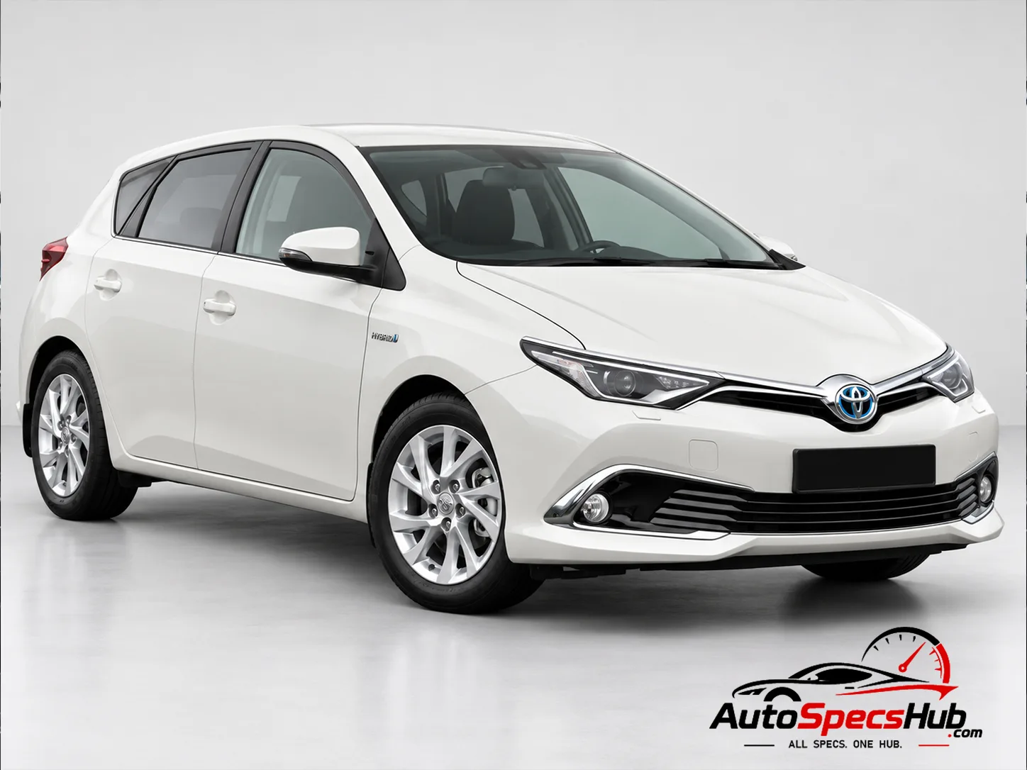 2015 Toyota Auris 1.8 Hybrid front three-quarter view