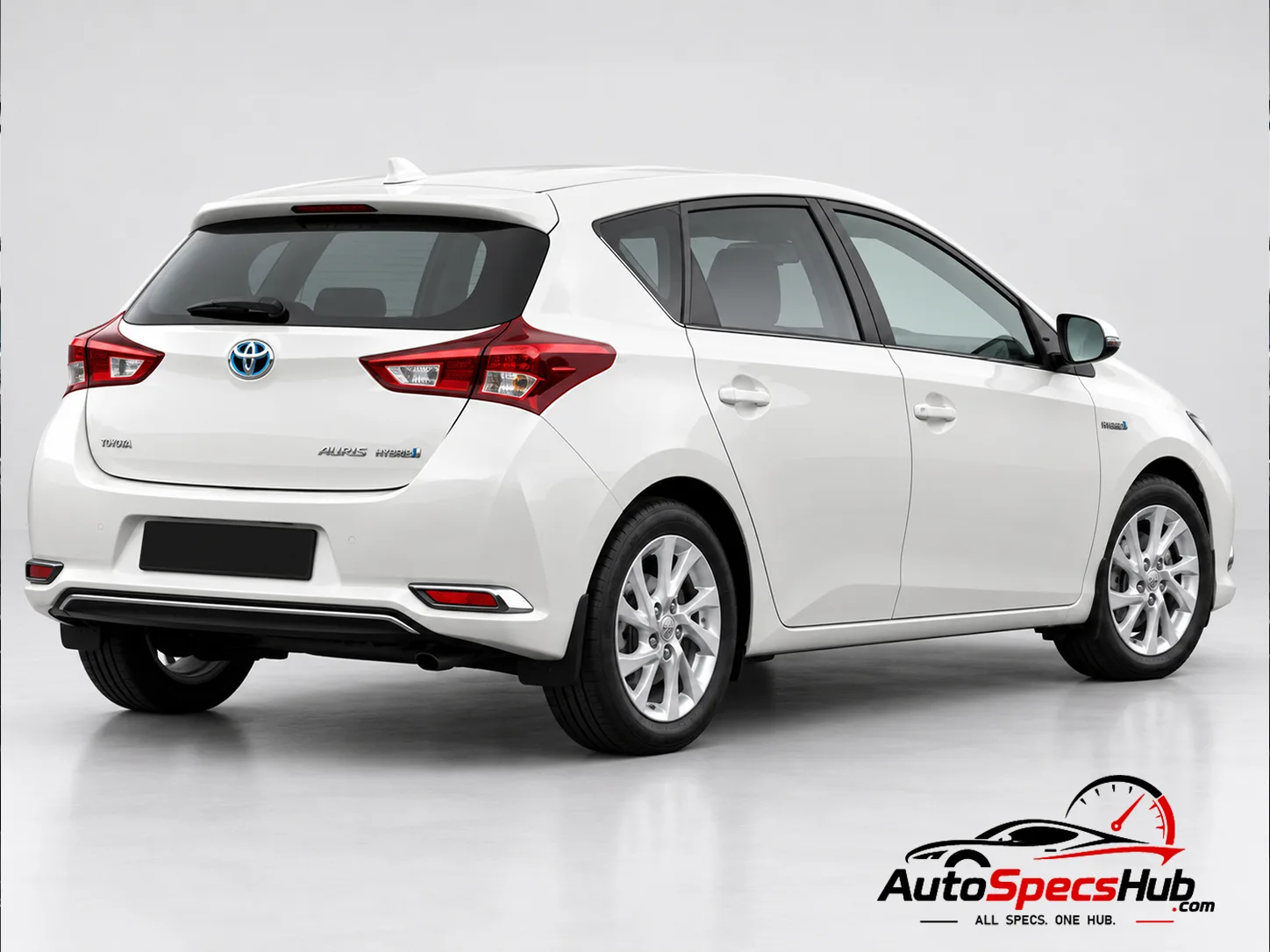 2015 Toyota Auris 1.8 Hybrid rear three-quarter view