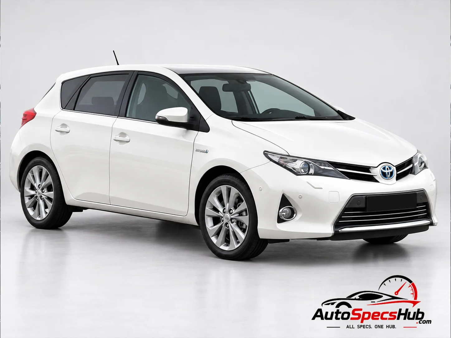 2013 Toyota Auris 1.8 VVT-i HSD front three-quarter view