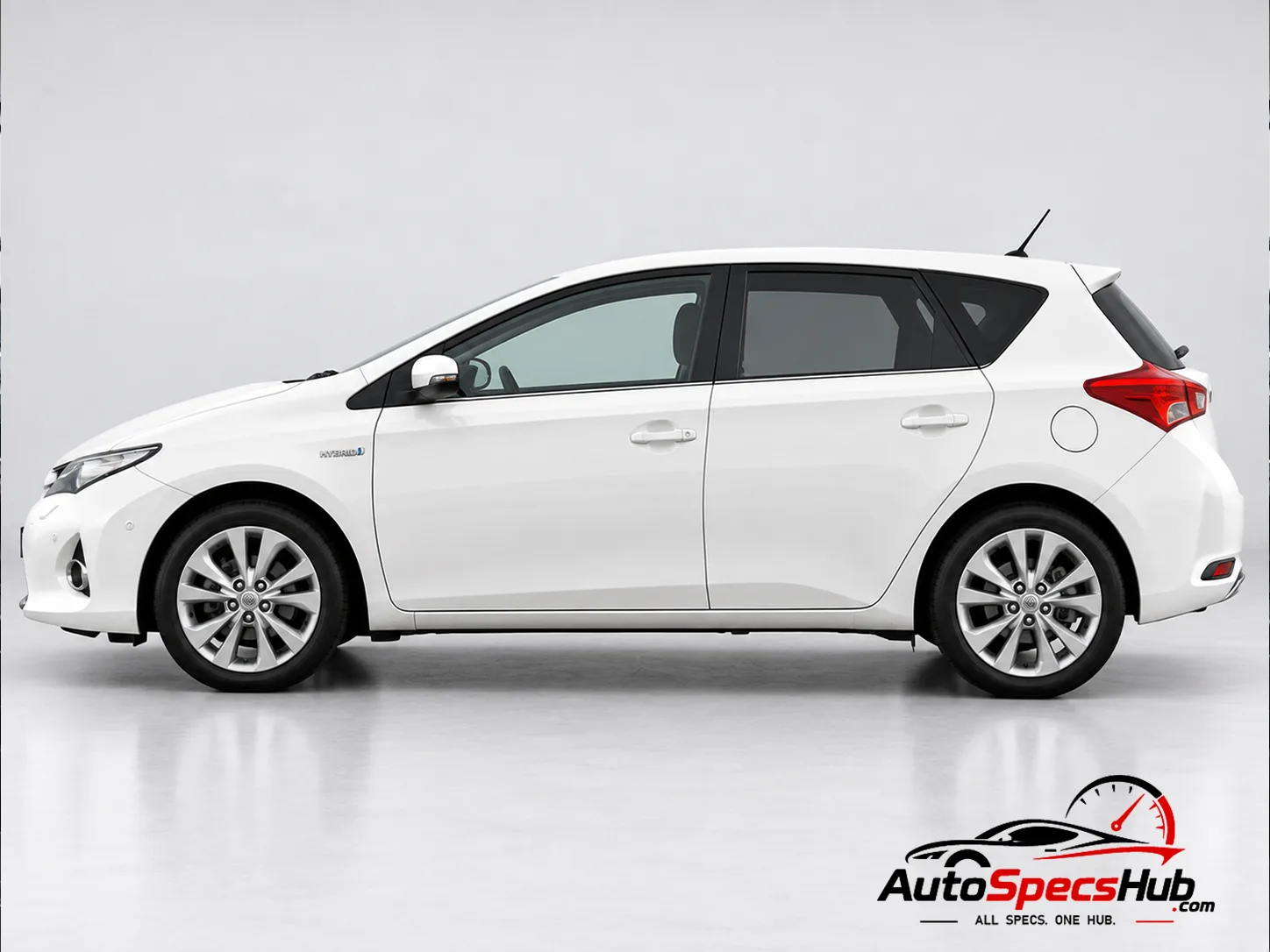 2013 Toyota Auris 1.8 VVT-i HSD side profile