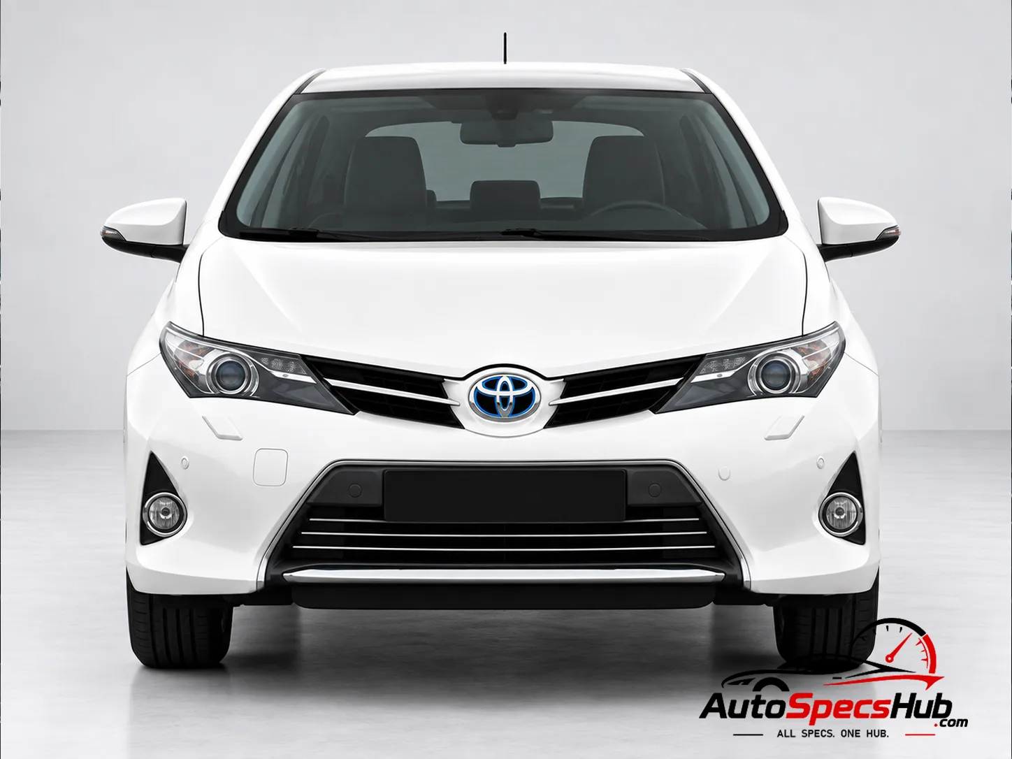 2013 Toyota Auris 1.8 VVT-i HSD front view