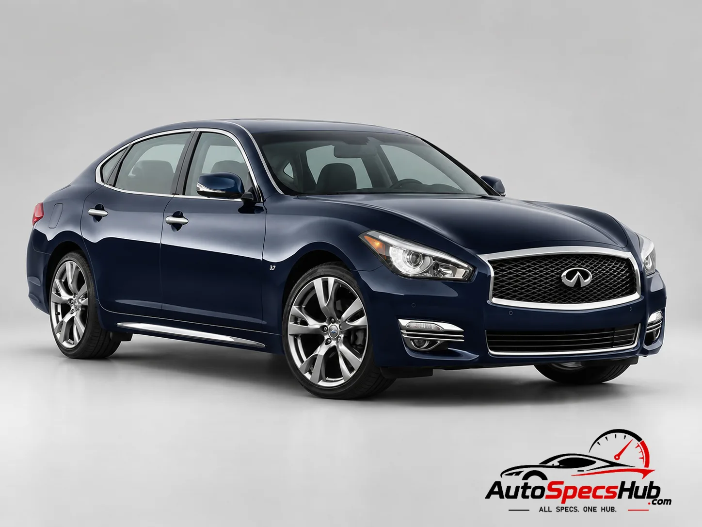 2014 (Y51) Infiniti Q70 3.7 front three-quarter view