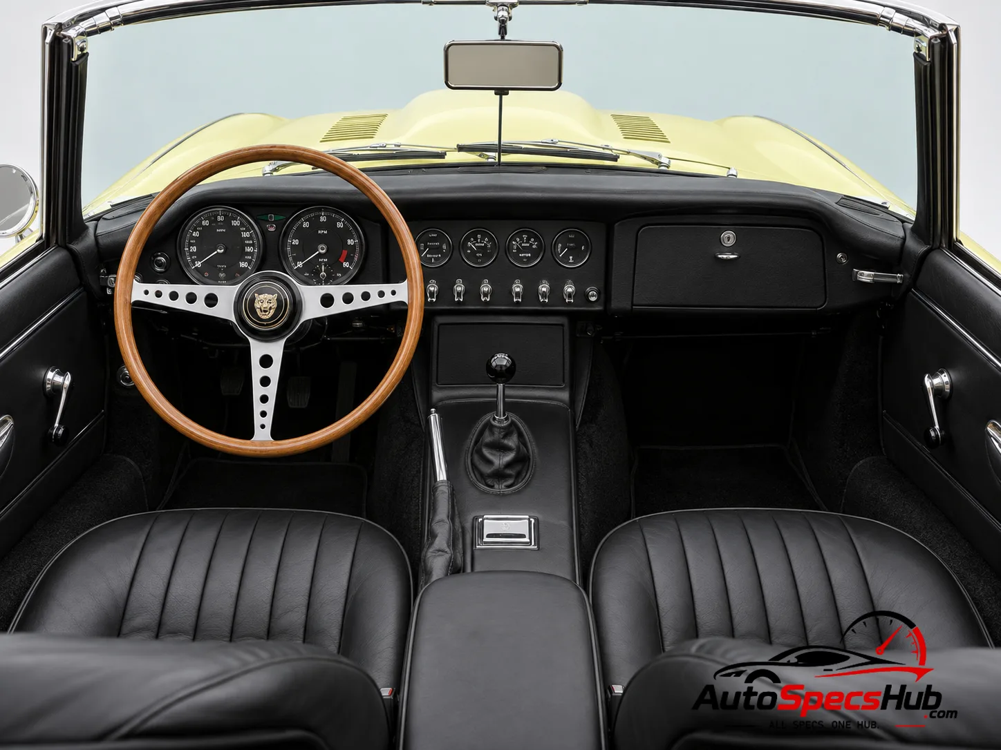 1968 Jaguar XK-E Roadster Series 2 interior cockpit and seats