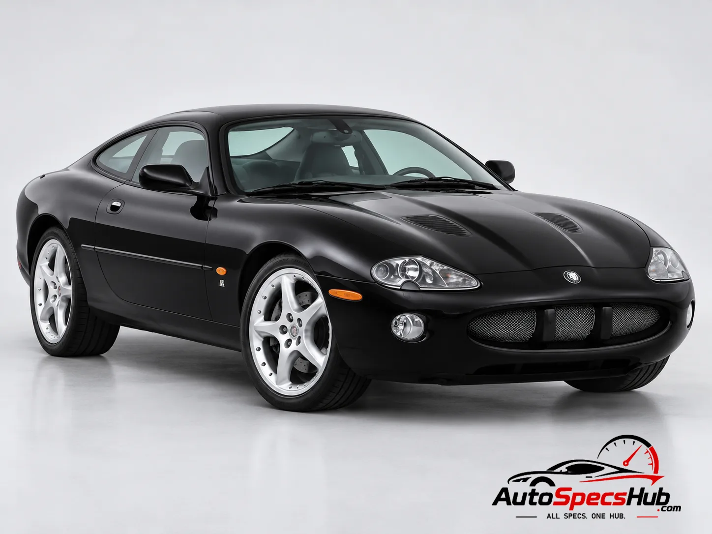 2002 (X100) Jaguar XKR Coupé front three-quarter view