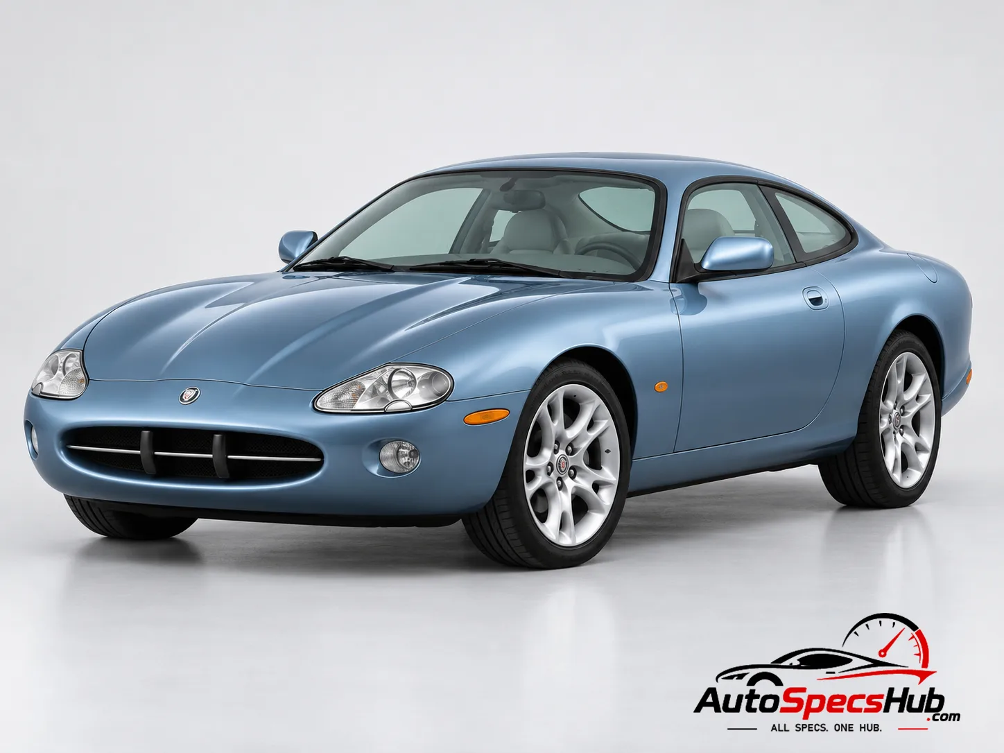 2002 (X100) Jaguar XK8 Coupé front three-quarter view