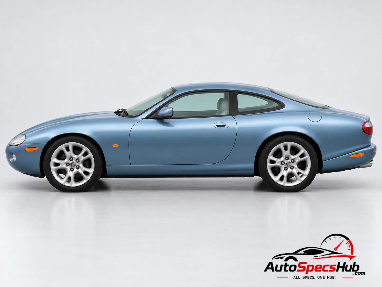 2002 (X100) Jaguar XK8 Coupé side profile