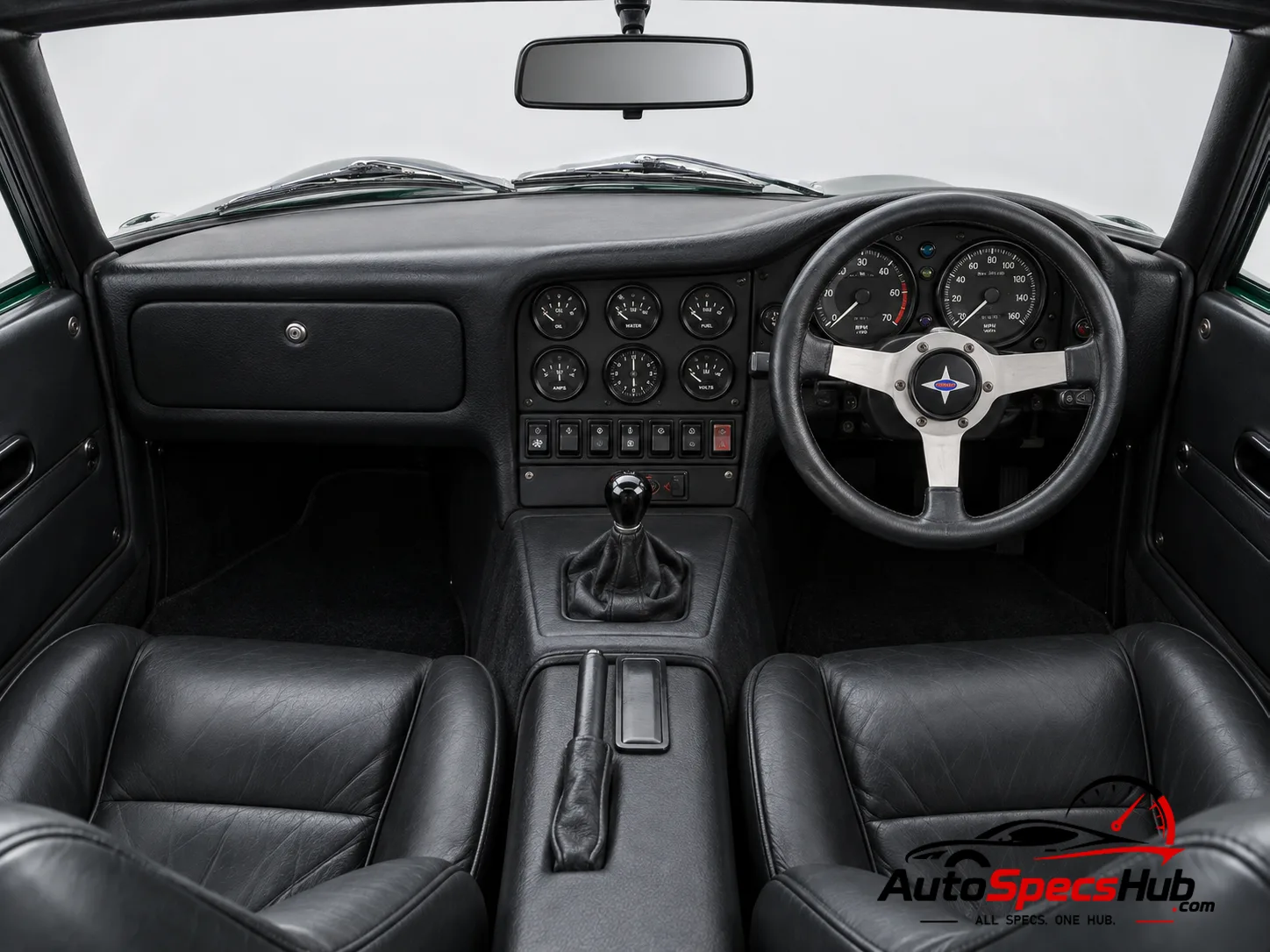 1990 Marcos Mantula 3.9 V8 Coupé interior dashboard and front cabin